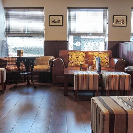 Dalton Inn Hotel Клерморис Екстериор снимка
