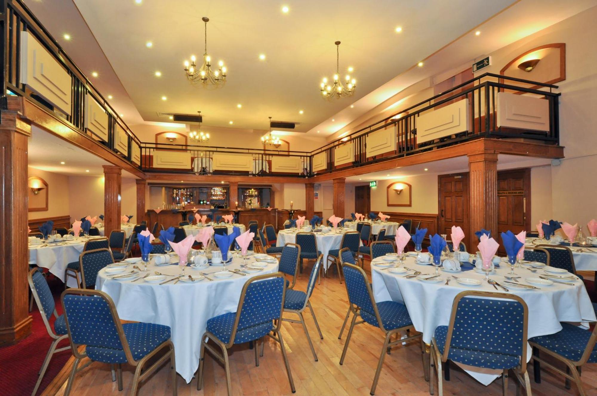 Dalton Inn Hotel Клерморис Екстериор снимка