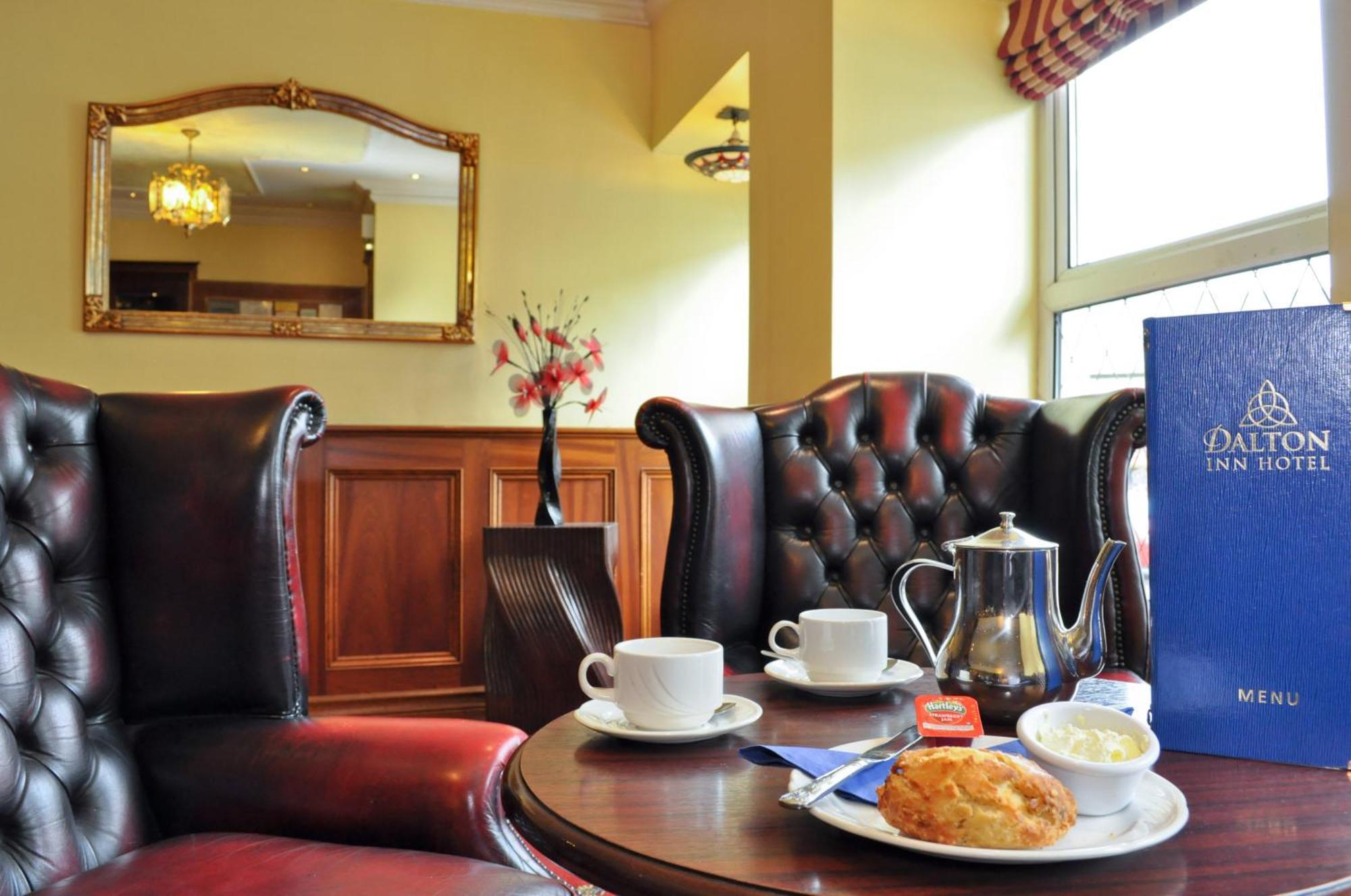 Dalton Inn Hotel Клерморис Екстериор снимка