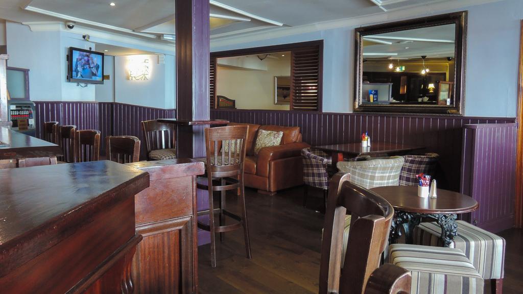 Dalton Inn Hotel Клерморис Екстериор снимка