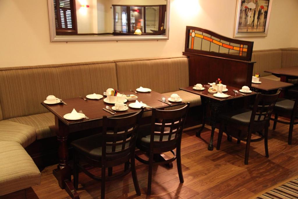 Dalton Inn Hotel Клерморис Екстериор снимка