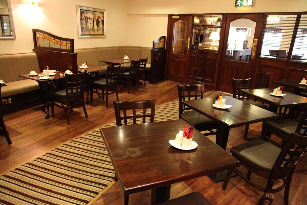 Dalton Inn Hotel Клерморис Екстериор снимка