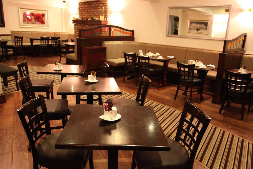 Dalton Inn Hotel Клерморис Екстериор снимка